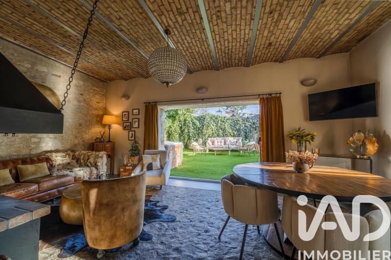 Maison - 235 m² - 8 pièces