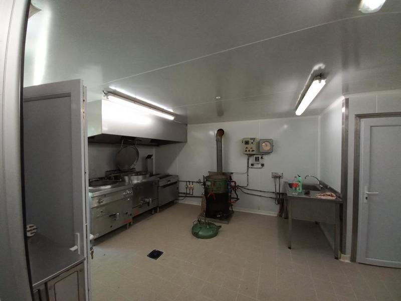 Propriété - 2 300 m² - 67 pièces