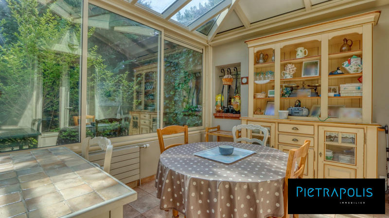 Maison - 201 m² - 6 pièces