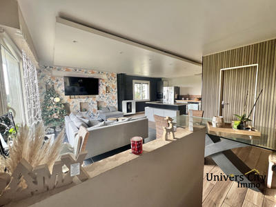 Maison - 94 m² - 5 pièces