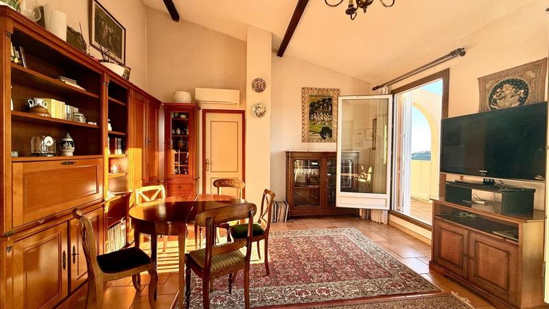 Appartement - 99 m² - 5 pièces