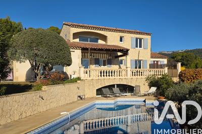 Maison - 182 m² - 7 pièces