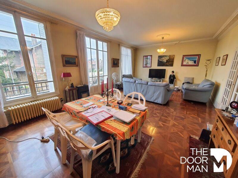 Propriété - 242 m² - 9 pièces