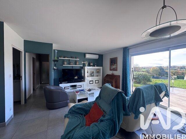 Maison - 219 m² - 6 pièces