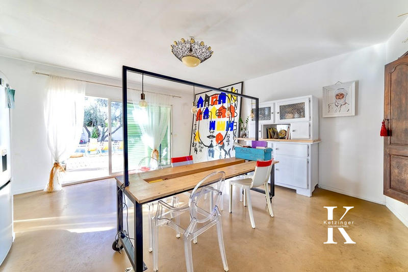 Maison - 249 m² - 8 pièces