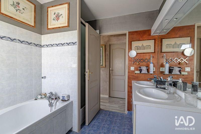 Maison - 225 m² - 6 pièces