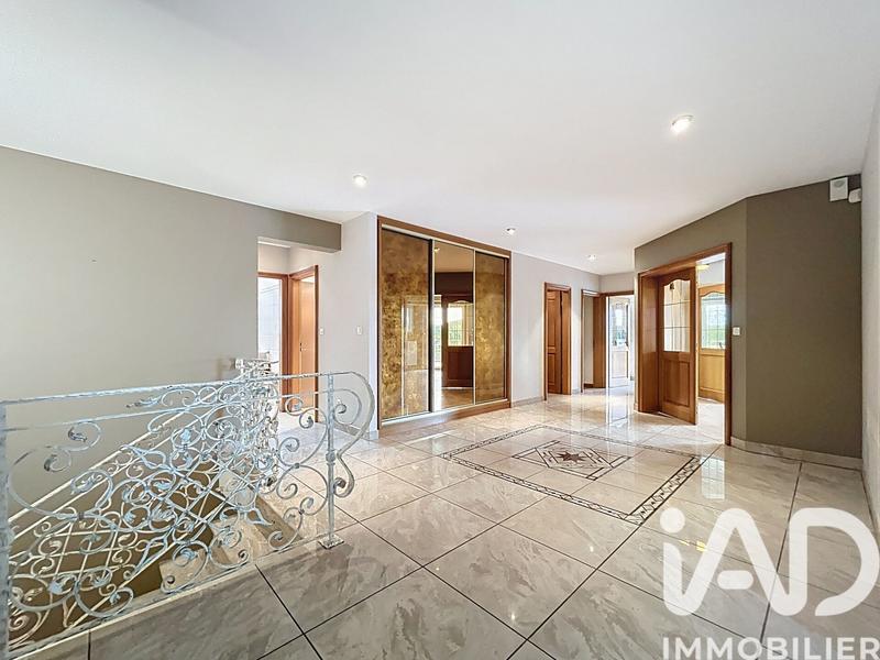 Maison - 233 m² - 6 pièces