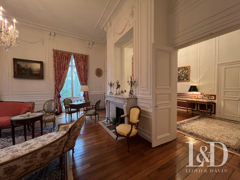 Maison - 710 m² - 15 pièces