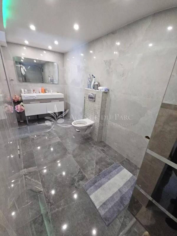 Villa - 200 m² - 5 pièces