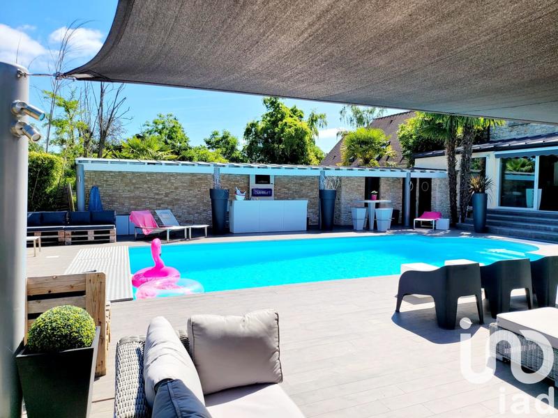 Maison - 330 m² - 8 pièces