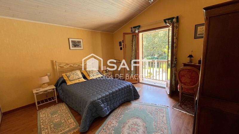 Maison - 238 m² - 7 pièces