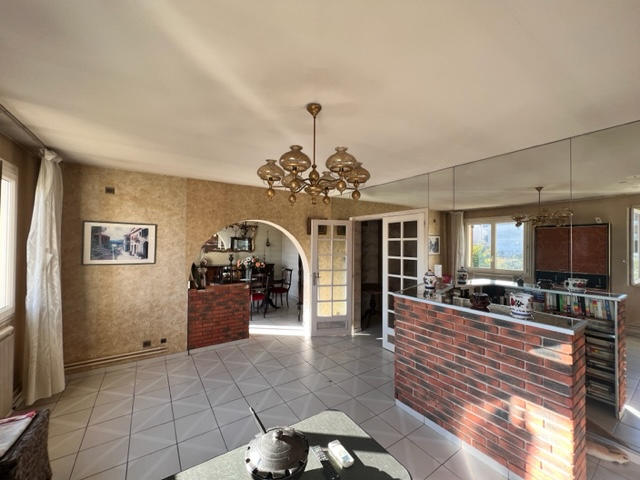 Maison - 210 m² - 11 pièces