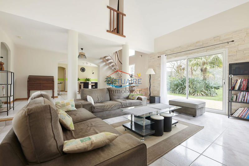 Maison - 183 m² - 7 pièces