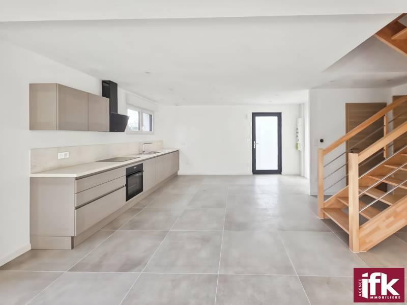 Maison - 101 m² - 5 pièces