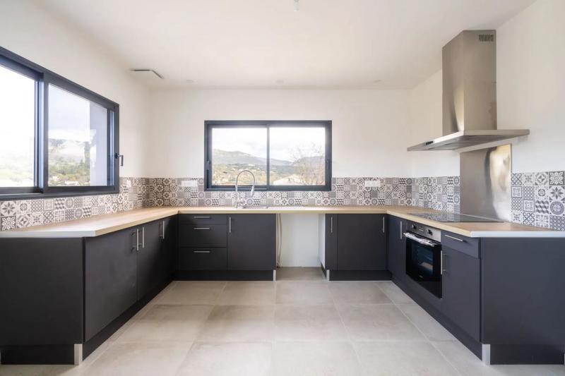 Maison - 266 m² - 5 pièces