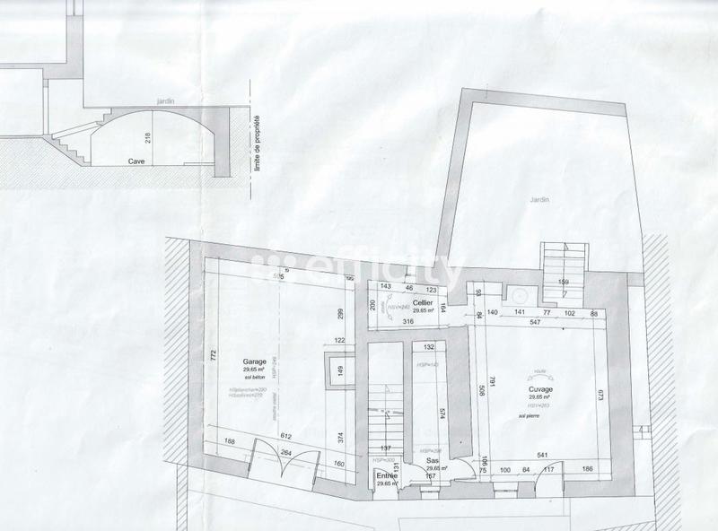 Maison - 250 m² - 6 pièces