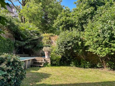 Maison - 245 m² - 10 pièces