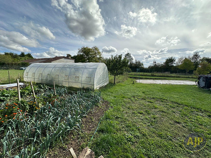 Maison - 99 m² - 5 pièces