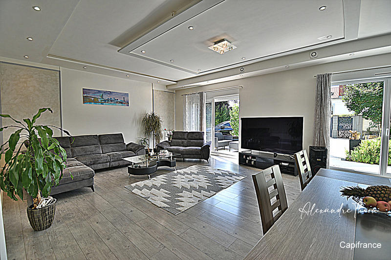 Maison - 288 m² - 12 pièces