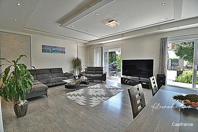 Maison - 333 m² - 12 pièces