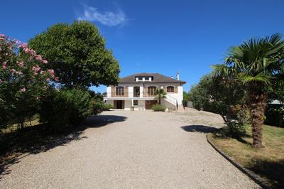 Maison - 256 m² - 7 pièces