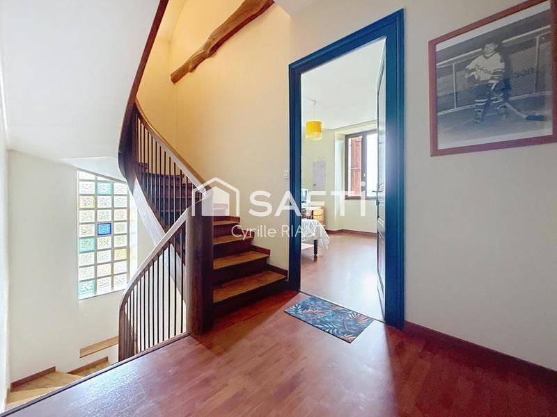 Maison - 221 m² - 8 pièces