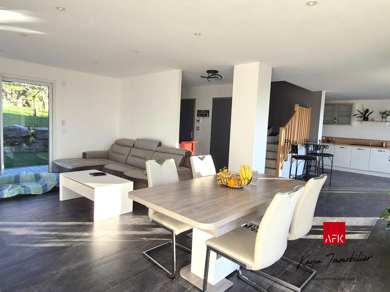 Maison - 121 m² - 5 pièces