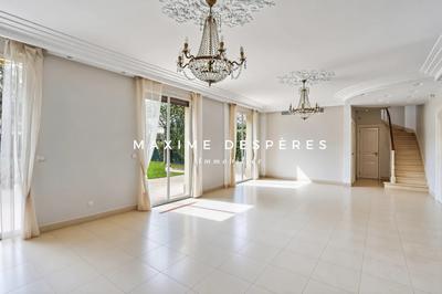 Appartement - 234 m² - 7 pièces