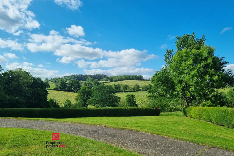 Maison - 230 m² - 9 pièces