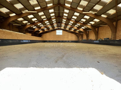 Maison - 859 m² - 13 pièces