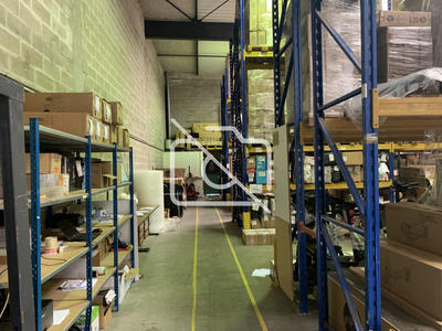 Entrepôt - 4 415 m²