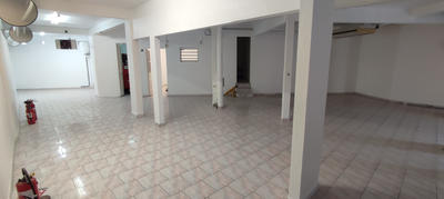 Local commercial - 213 m²