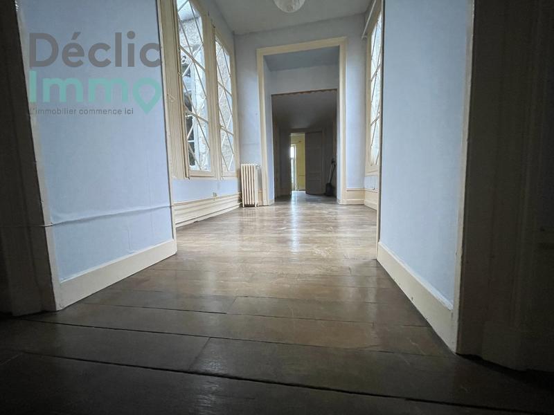 Maison - 270 m² - 8 pièces