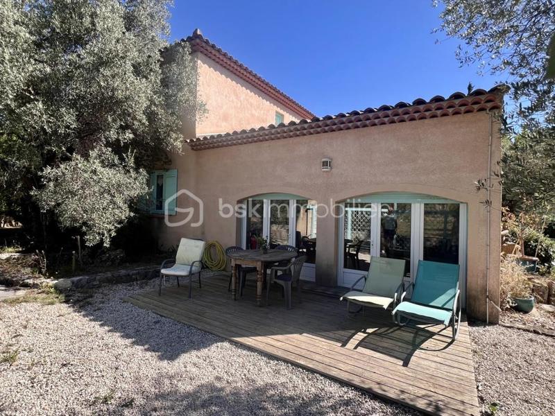 Maison traditionnelle - 187 m² - 7 pièces