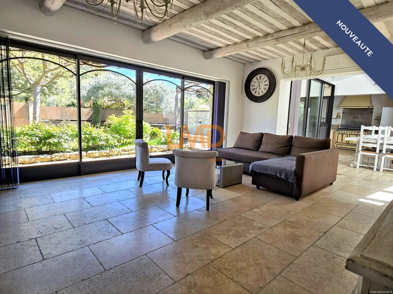 Propriété - 212 m² - 8 pièces