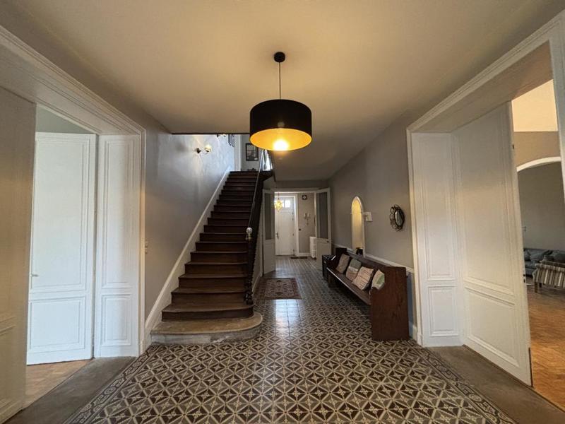 Maison - 320 m² - 13 pièces