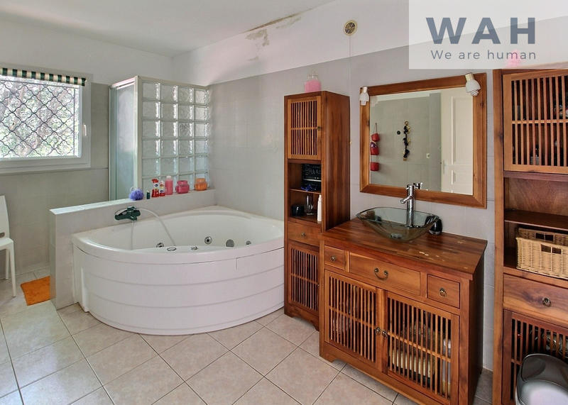 Villa - 272 m² - 6 pièces