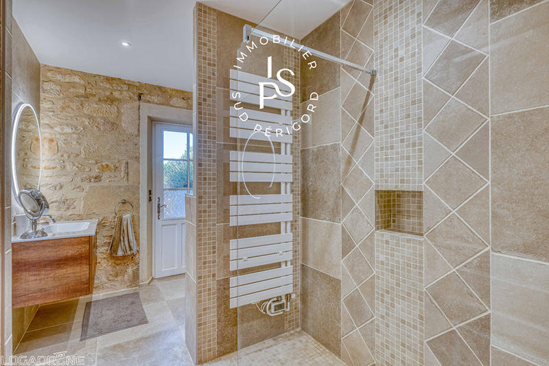 Maison - 448 m² - 16 pièces