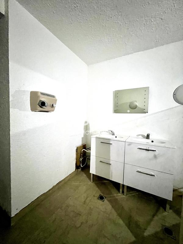 Local commercial - 120 m² - 2 pièces