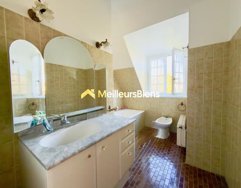 Maison - 166 m² - 7 pièces