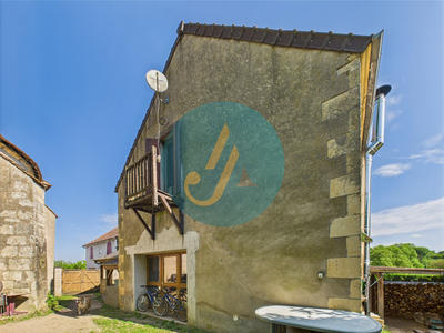 Maison - 201 m² - 7 pièces