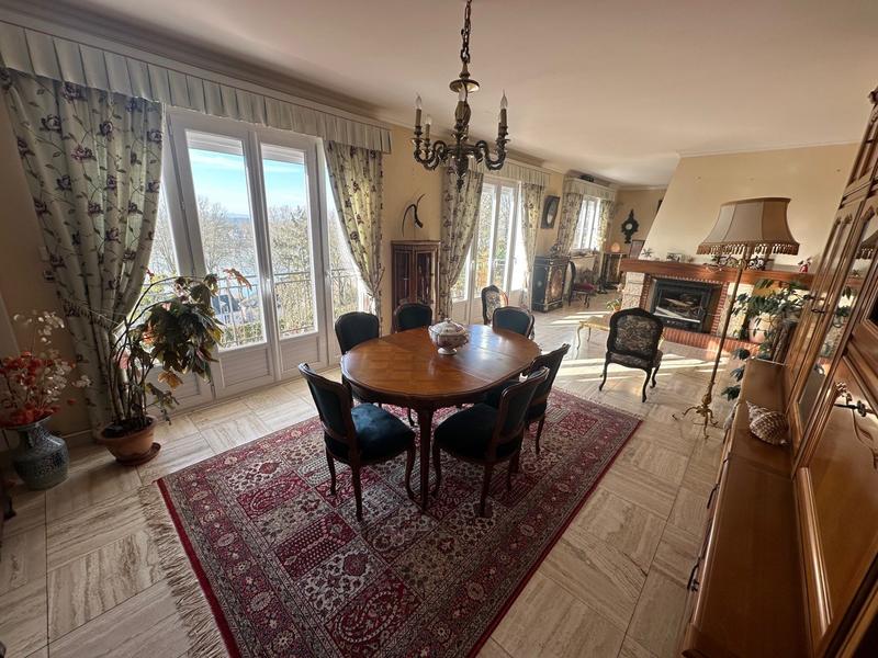 Maison - 211 m² - 7 pièces