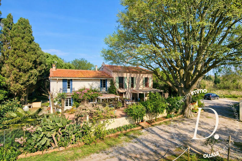 Mas - 405 m² - 17 pièces