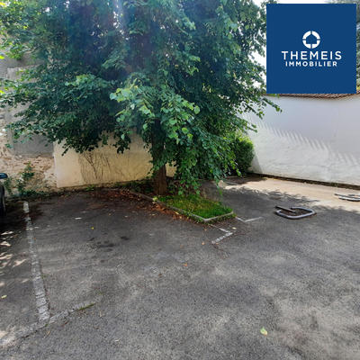 Parking / Garage - 10 m²