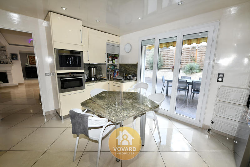 Maison - 204 m² - 8 pièces