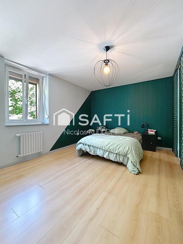 Maison - 227 m² - 8 pièces