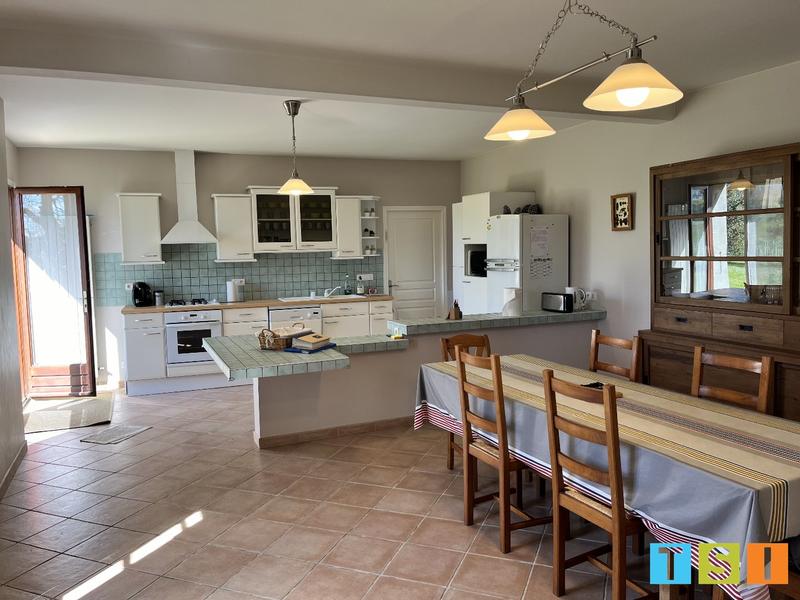 Maison - 200 m² - 6 pièces