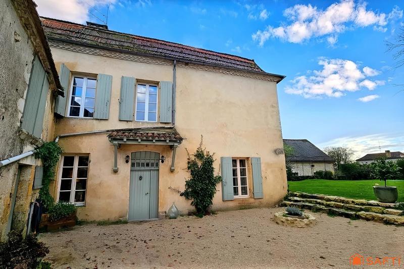 Maison de village - 148 m² - 8 pièces