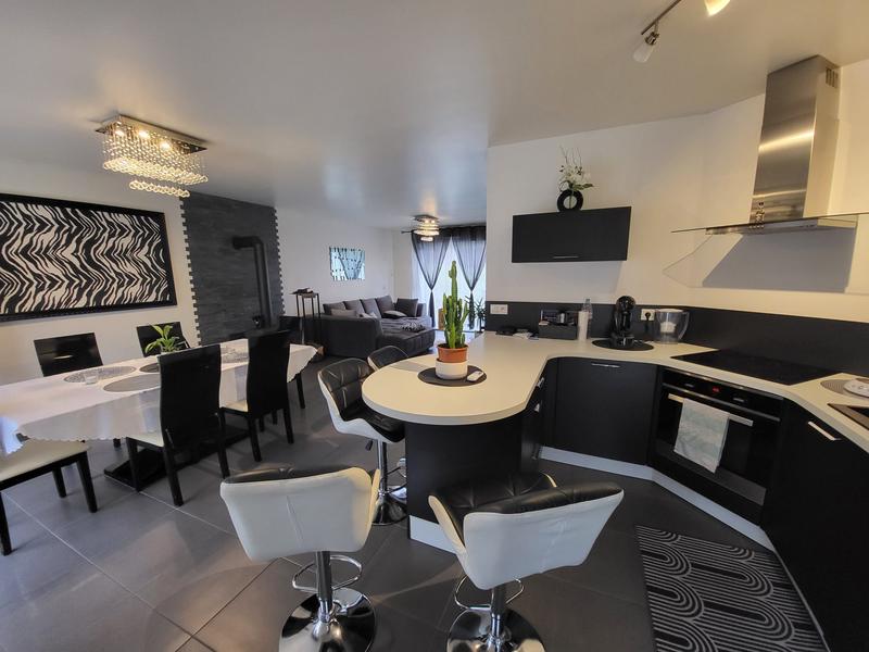 Maison - 95 m² - 5 pièces