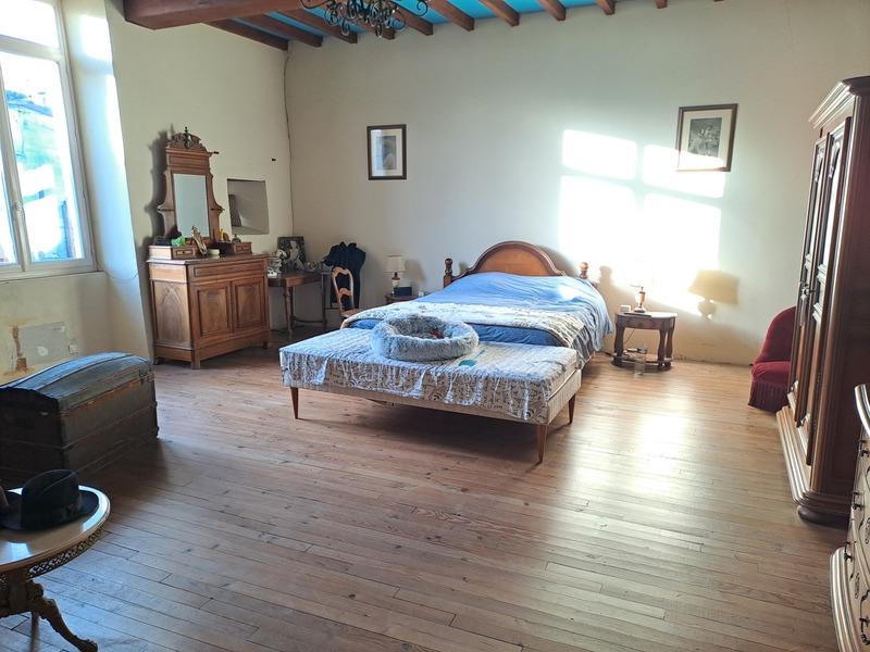 Maison - 227 m² - 7 pièces